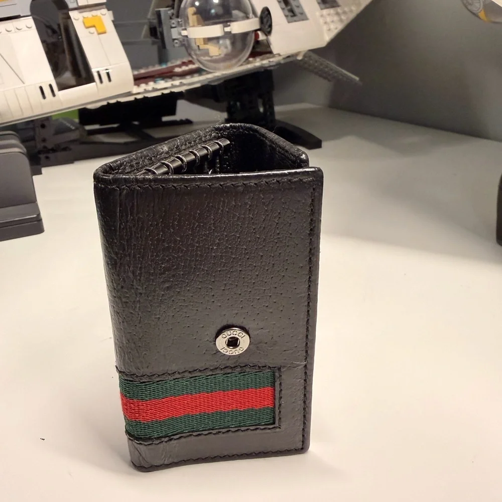 Gucci Black Leather Key Holder with Green and Red Web Stripe